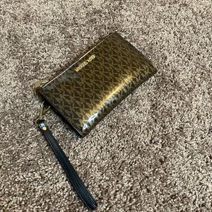 Michael kors wallet/wristlet 🥳